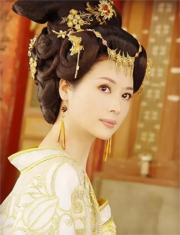 犹存黄奕、马苏个个童年女神颜值太能打AG真人娱乐网址《似锦》5位妈妈风韵(图9)