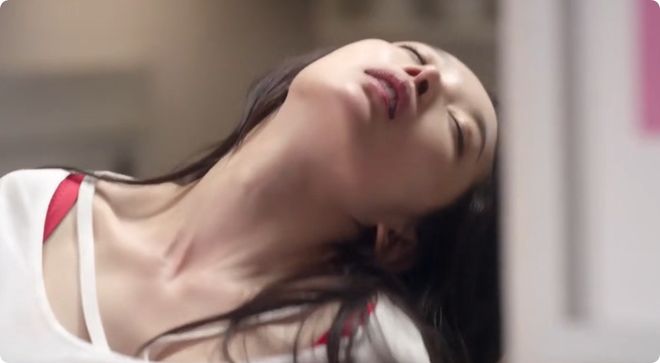 福利拉满女二河珠熙全片为艺术牺牲巨大AG真人国际韩国19禁“性”喜剧片(图7)